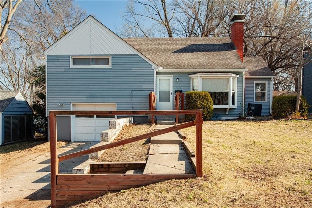 3 bedroom house for sale at 9616 E 26th St S Independence 64052 - $189,000