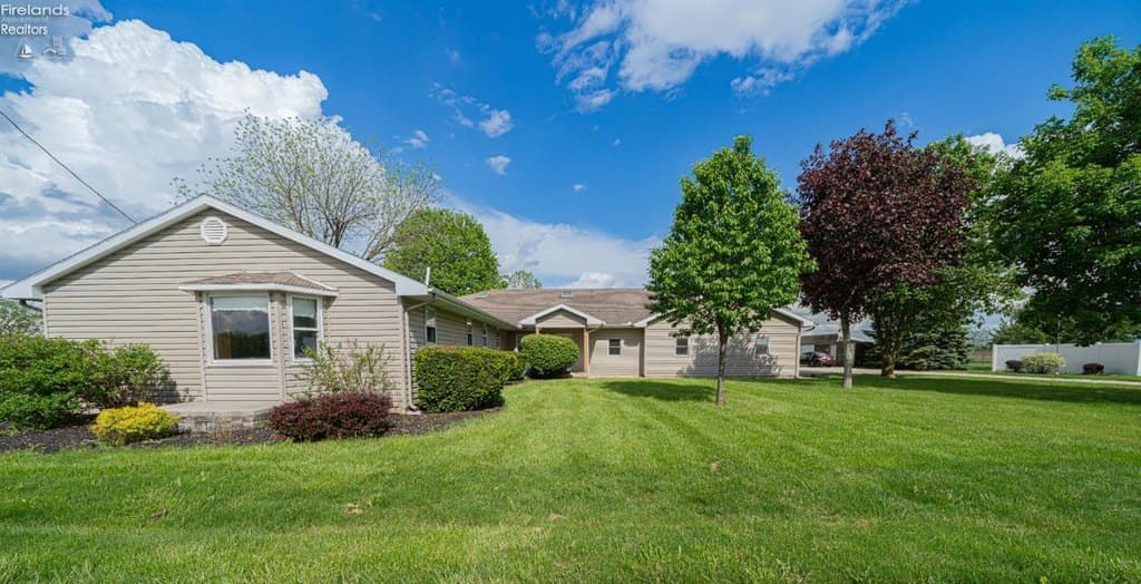 5 bedroom house for sale at 3266 Bloomdale Rd Bloomdale - $399,000