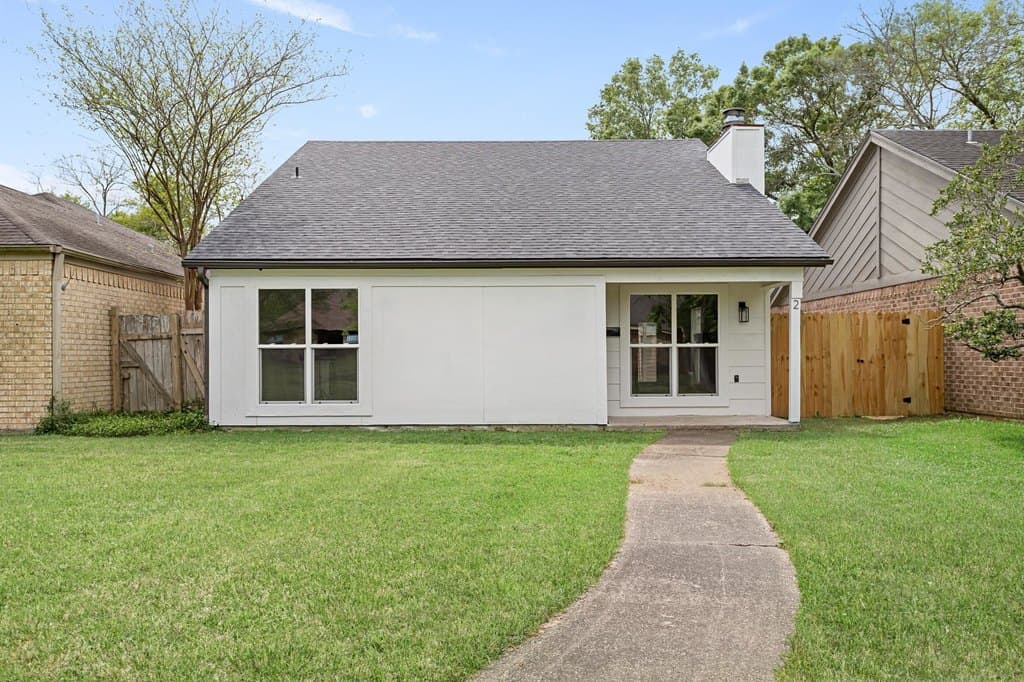 2 bedroom house for sale at 2 Sandelwood Trl Beaumont 77706 - $249,900
