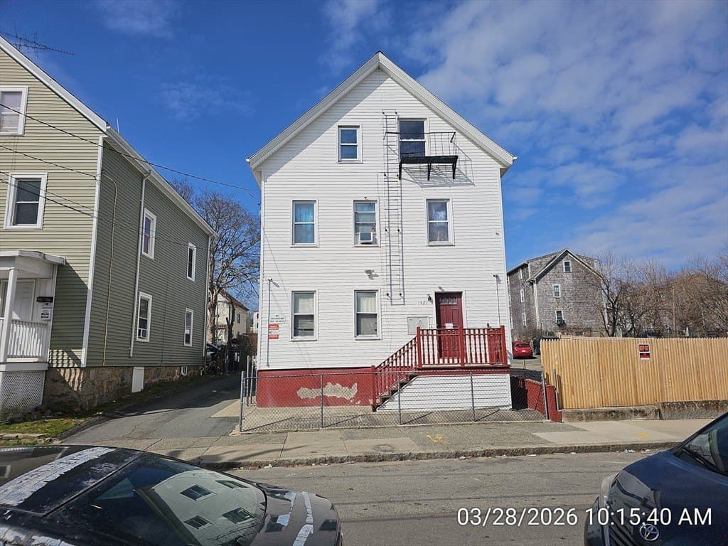 6 bedroom multi-family for sale at 1427 Pleasant St New Bedford 02740 - $625,000