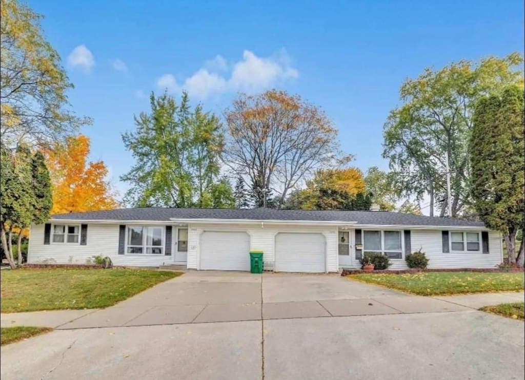 multi-family for sale at 1376 Kellogg St Green Bay 54303 - $359,900