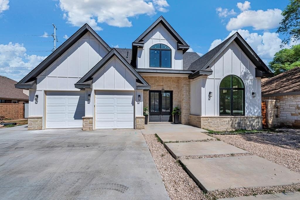 4 bedroom house for sale at 5206 Green Tree Blvd Midland - $599,999