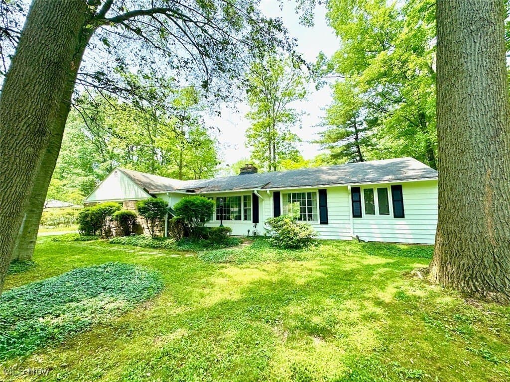 3 bedroom house for sale at 6205 S Woodlane Dr Mayfield - $295,000