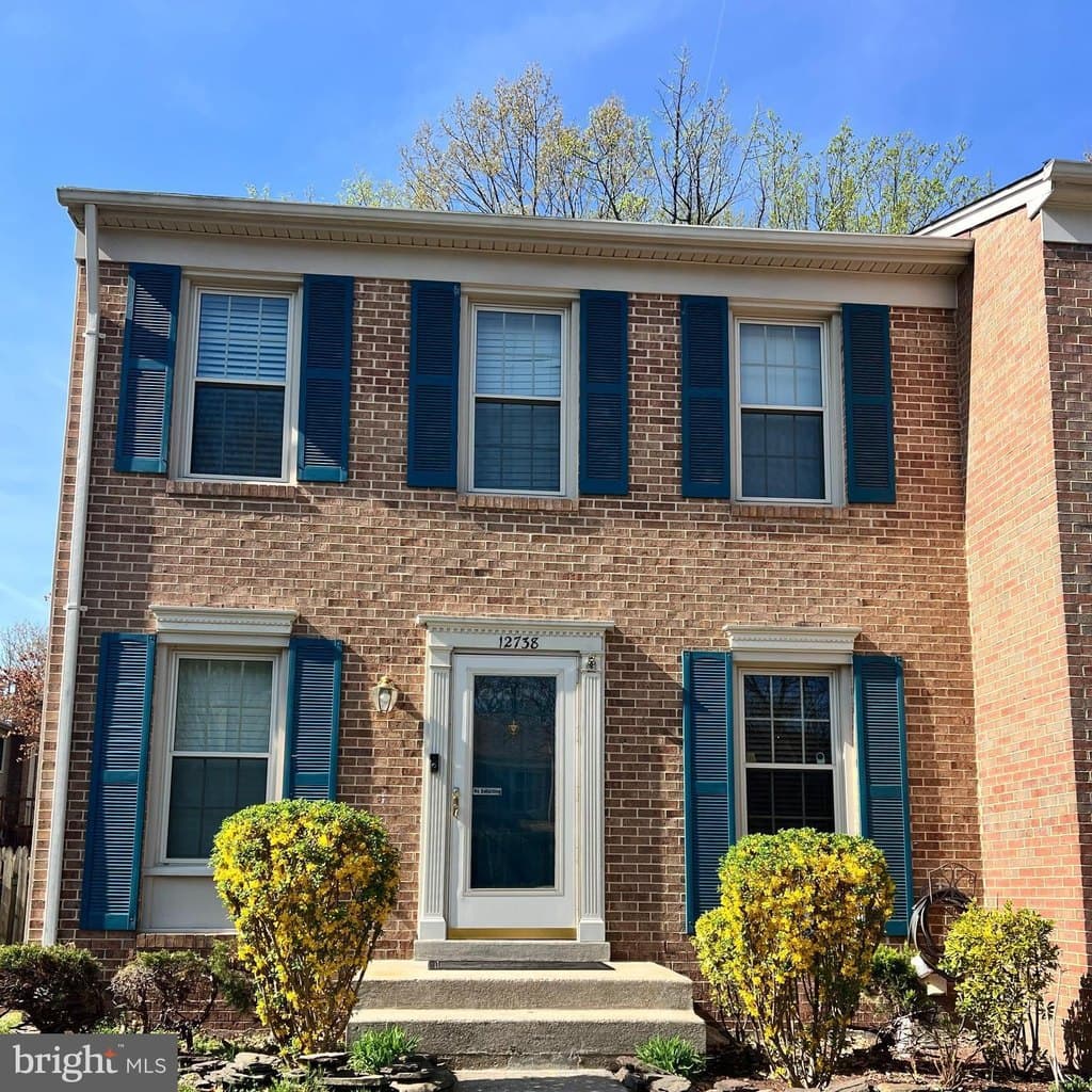 3 bedroom townhouse for sale at 12738 Inverness Way Lake Ridge 22192 - $490,000