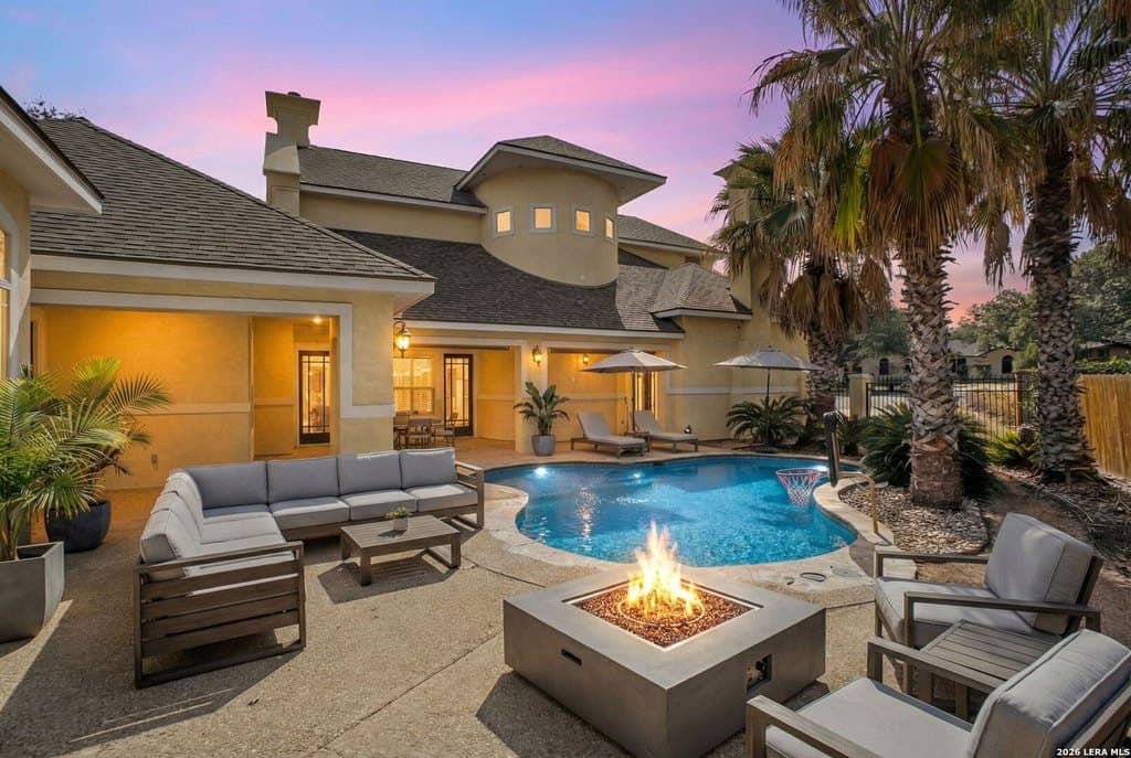 4 bedroom house for sale at 213 Chattington Ct Castle Hills - $825,000