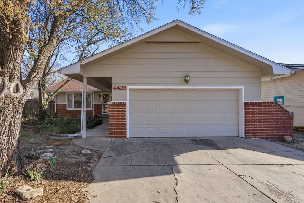 3 bedroom house for sale at 4428 N Gunnison St Bel Aire - $230,000