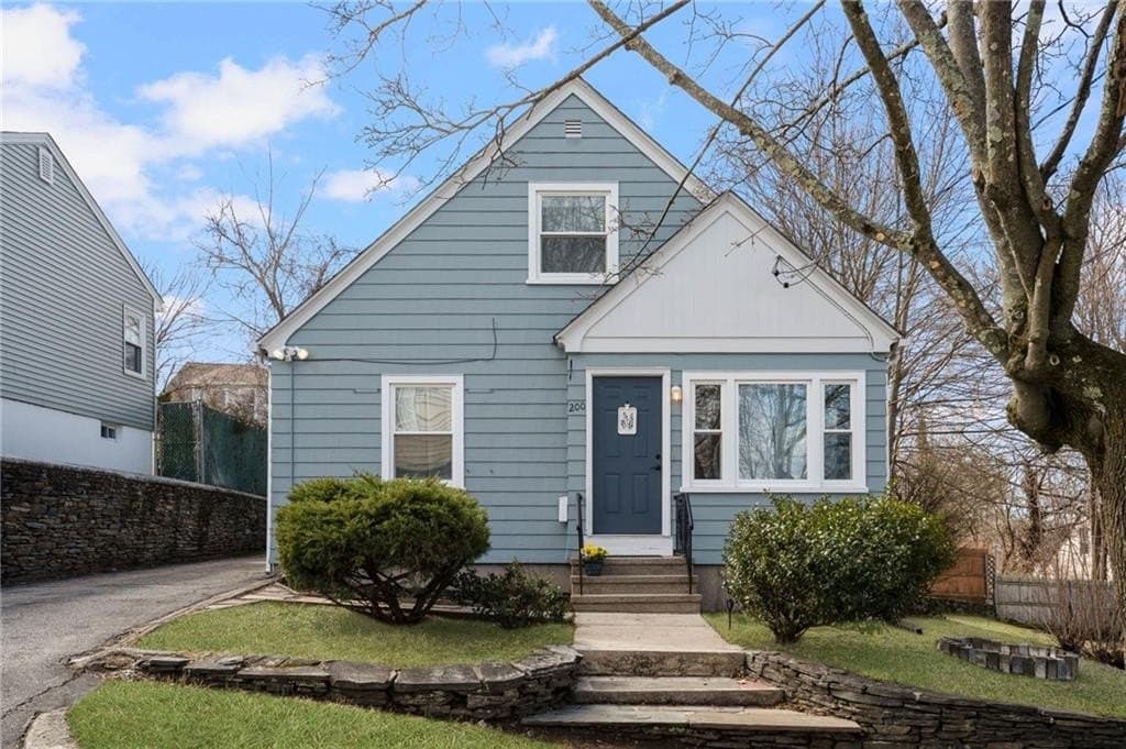 4 bedroom house for sale at 200 Bracken St Cranston 02920 - $450,000