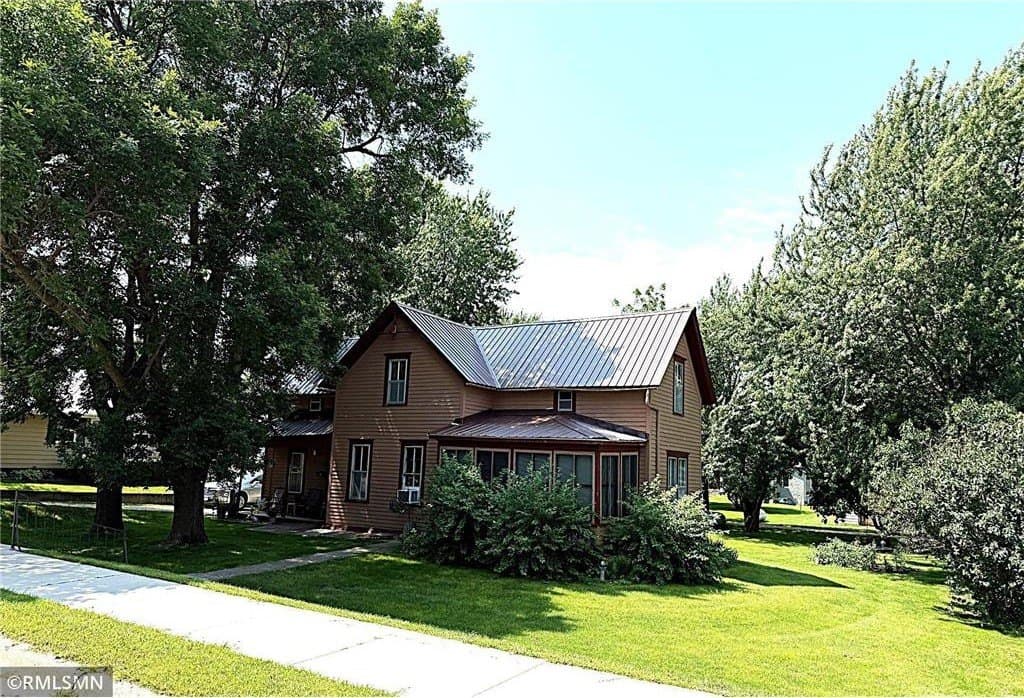 2 bedroom house for sale at 613 Maine Ave Adrian - $99,000