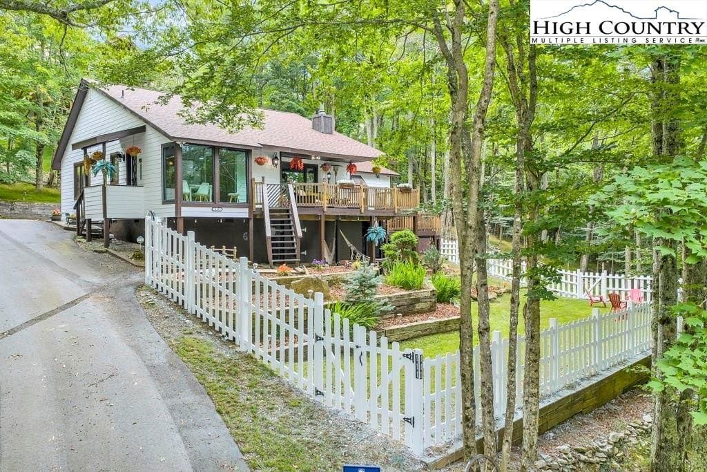 3 bedroom house for sale at 111 Wintergreen Way Rd Beech Mountain - $649,000