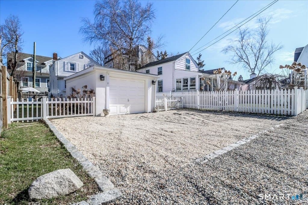 2 bedroom house for sale at 7 Rowland Pl Westport 06880 - $1,125,000