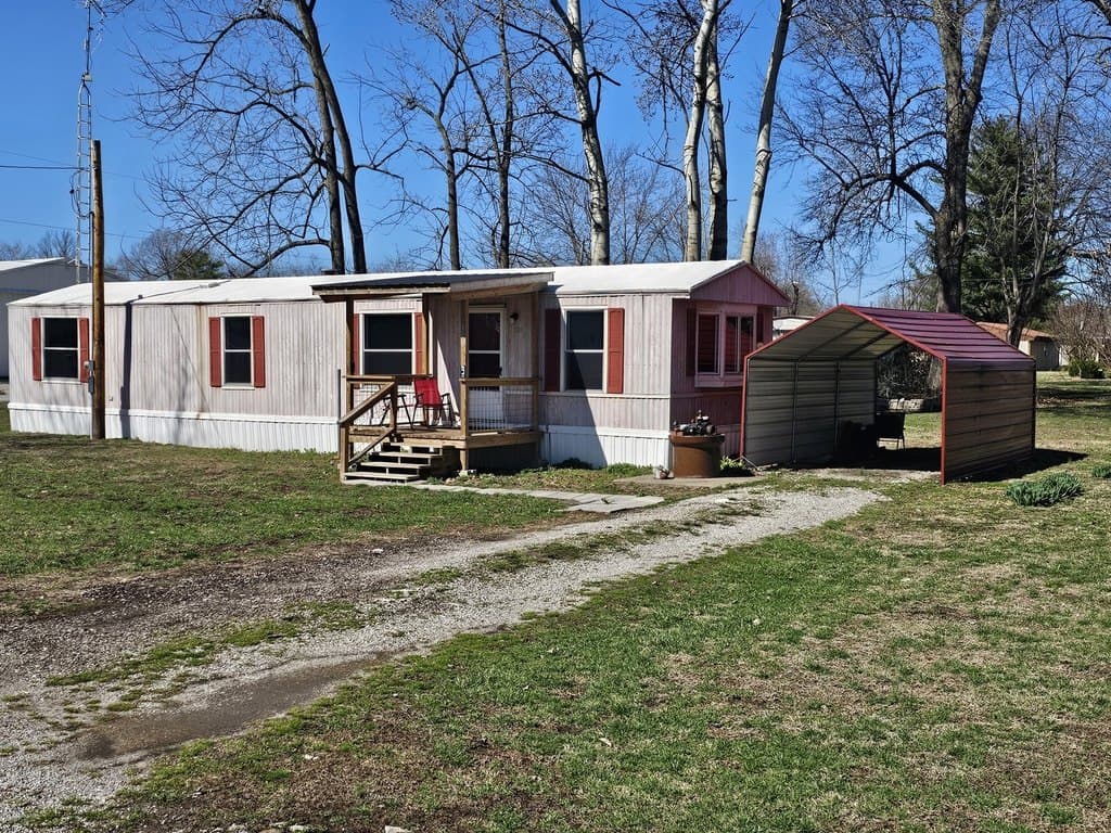 2 bedroom mobile home for sale at 190 W Fifth St Bonnie - $59,900