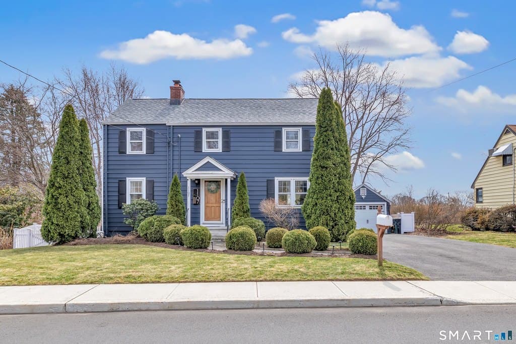 3 bedroom house for sale at 1107 Naugatuck Ave Milford 06461 - $635,000