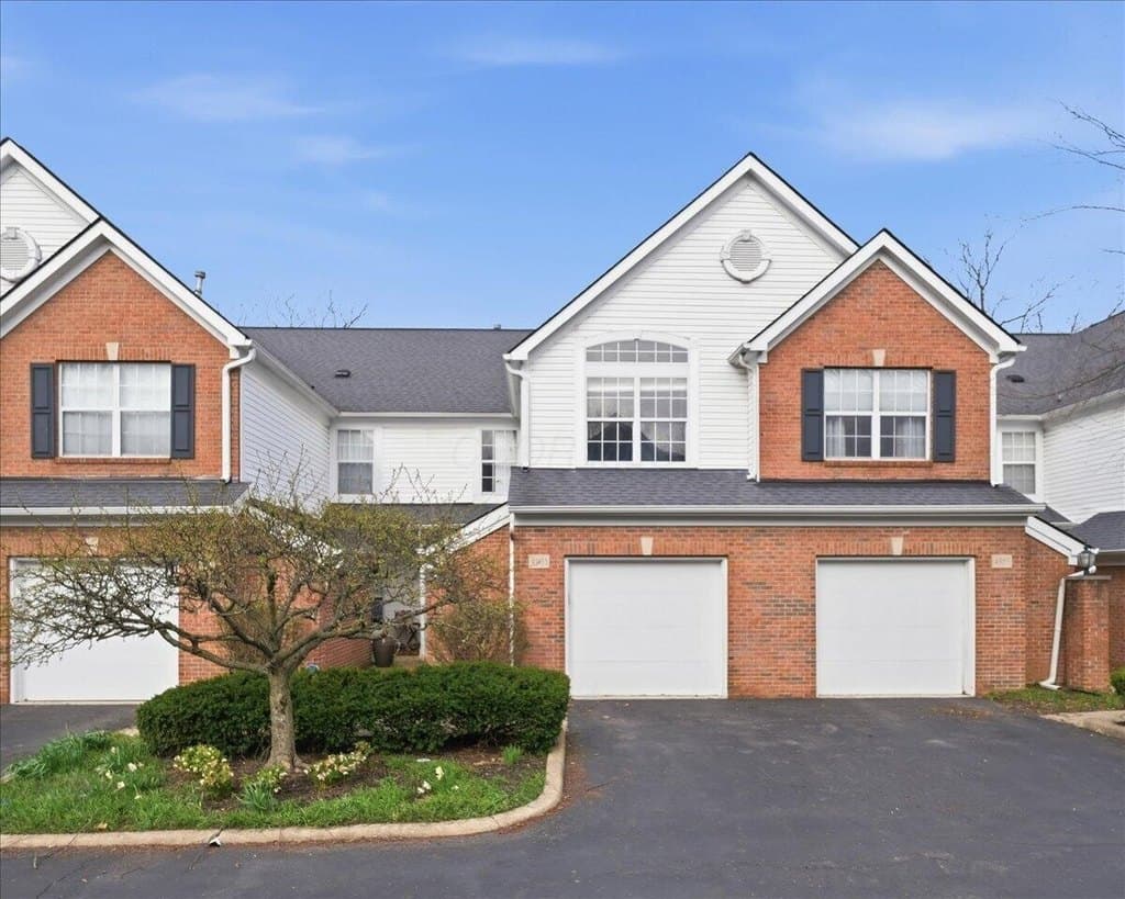 2 bedroom condo for sale at 4983 Village Mews Westerville 43081 - $279,000
