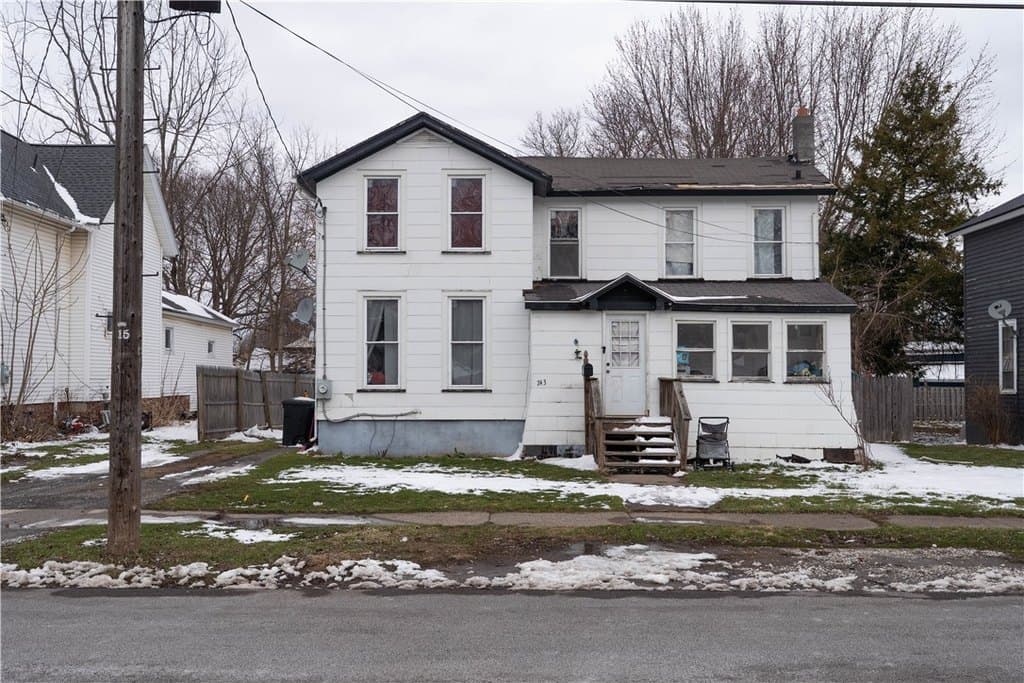 3 bedroom house for sale at 243 E Park St Albion - $99,000