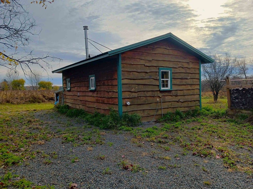 2 bedroom house for sale at 6163 Mill Rd Arpin - $79,900
