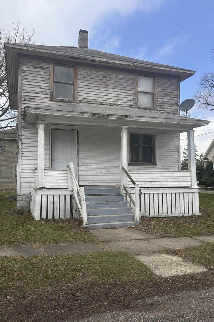 3 bedroom house for sale at 505 Bidwell St Albion - $69,900