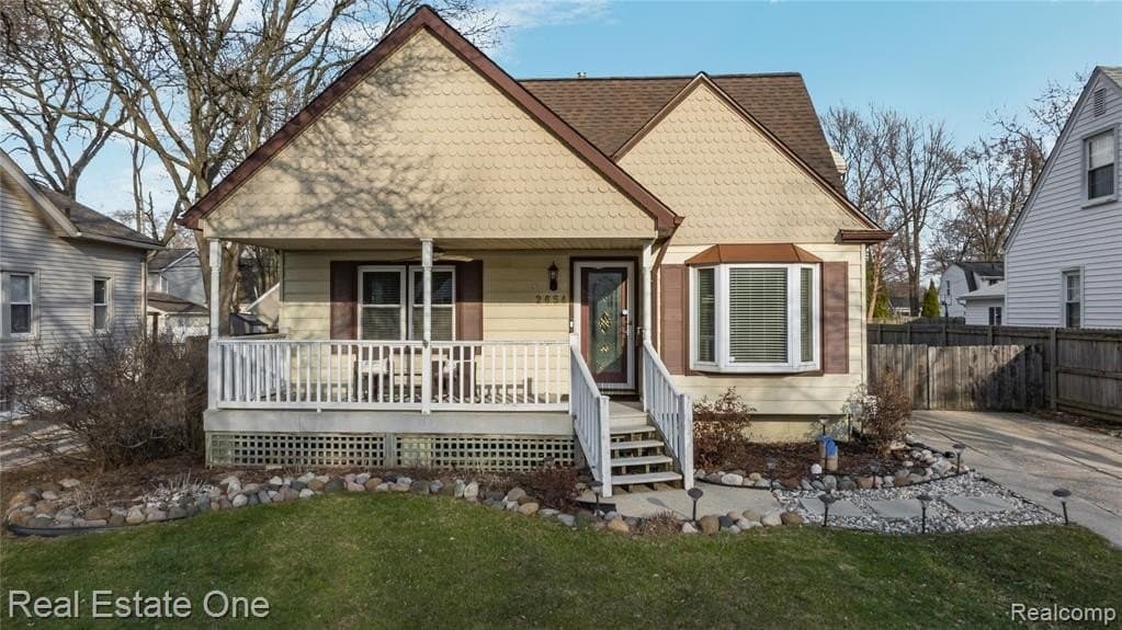 3 bedroom house for sale at 2654 Royal Ave Berkley - $325,000