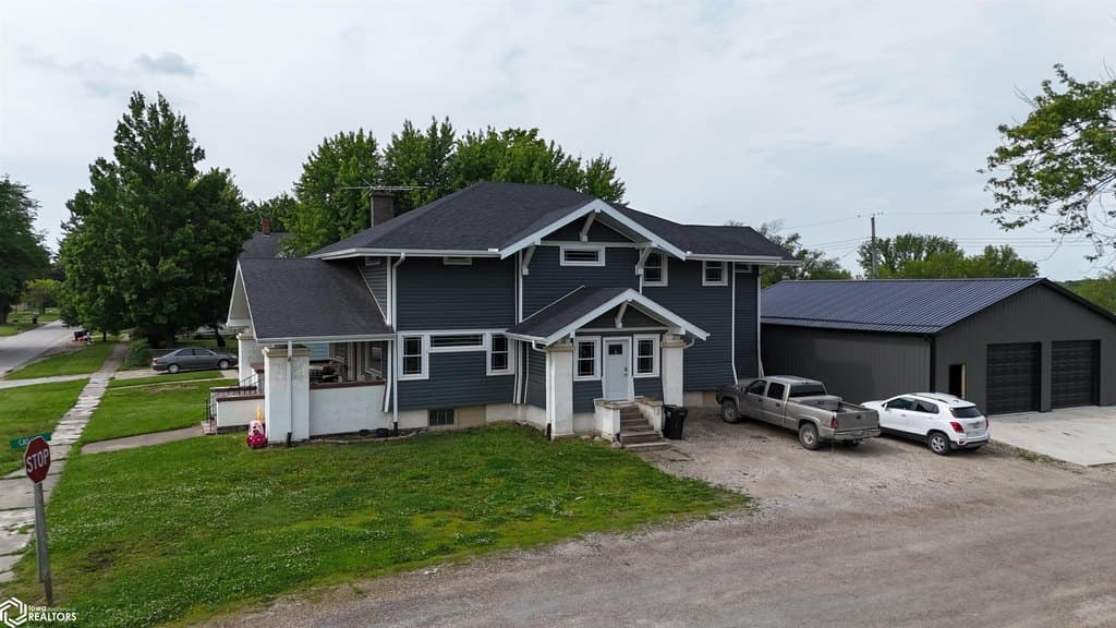 5 bedroom house for sale at 105 N Main St Blakesburg - $275,000