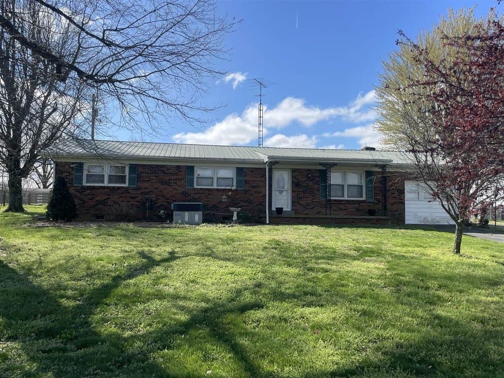 3 bedroom farm for sale at 5109 Penns Chapel Rd Bowling Green - $639,900