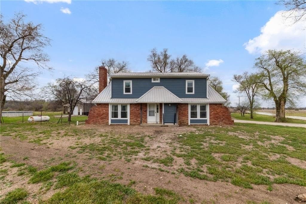 4 bedroom house for sale at 15112 NE County Road 243 Adrian - $535,000