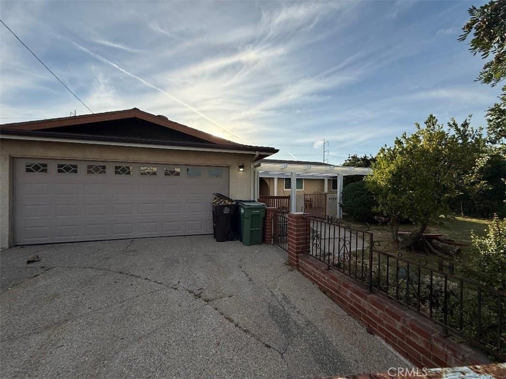 3 bedroom house for sale at 11925 Truro Ave Hawthorne 90250 - $1,030,000