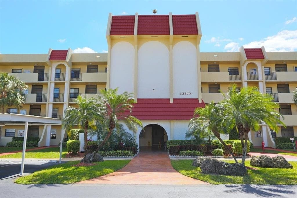 2 bedroom condo for sale at 23370 Carolwood Ln Boca Raton - $239,900