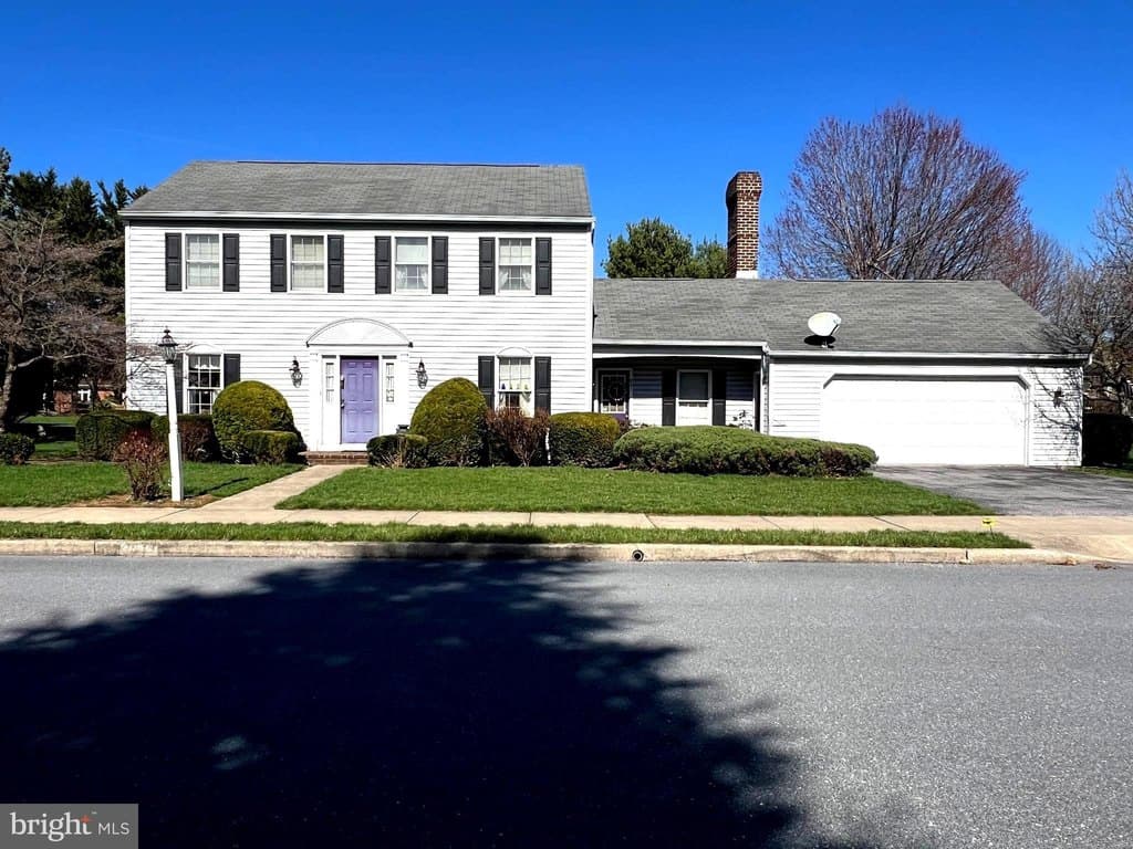3 bedroom house for sale at 831 Rosewood Ct Chambersburg - $329,900