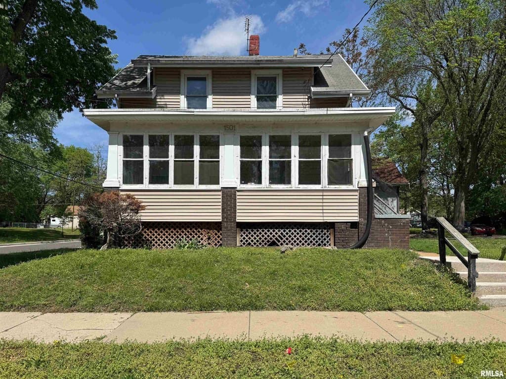 3 bedroom house for sale at 1501 NE Madison Ave Peoria 61603 - $34,900