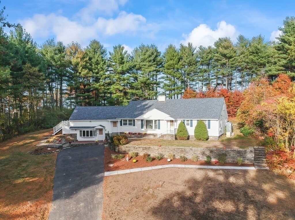 4 bedroom house for sale at 55 Old Common Rd Auburn - $724,500