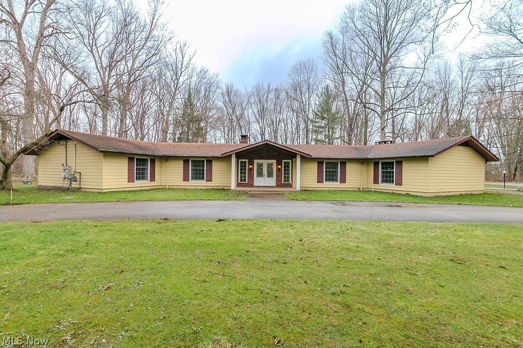 4 bedroom house for sale at 9251 Boyer Ln Mentor 44060 - $625,000