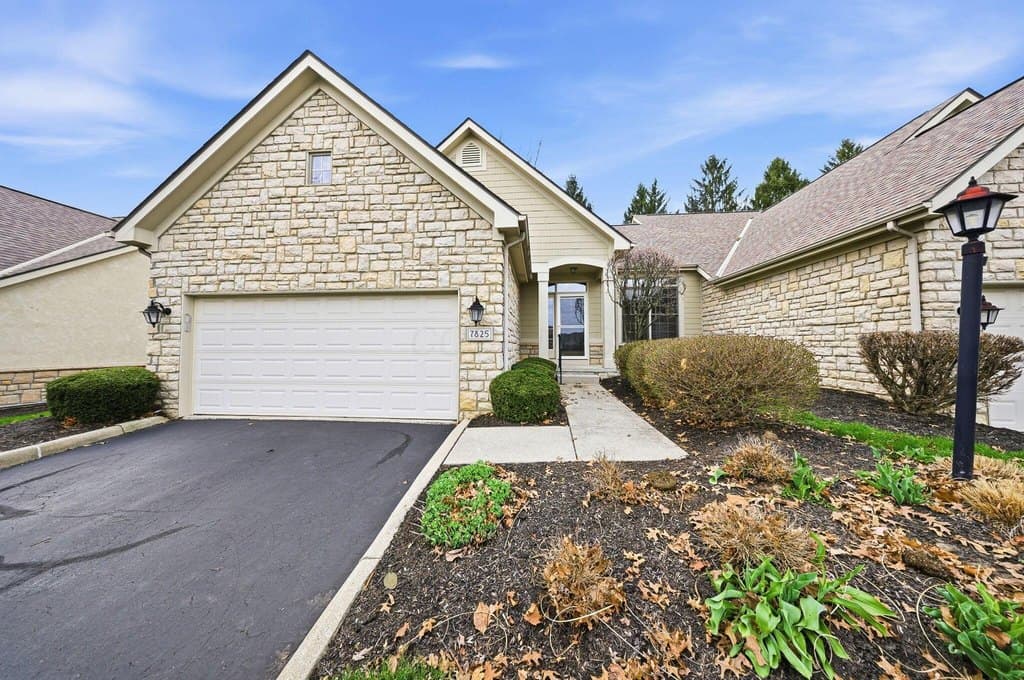 2 bedroom condo for sale at 7825 Linksview Cir Westerville 43082 - $439,900