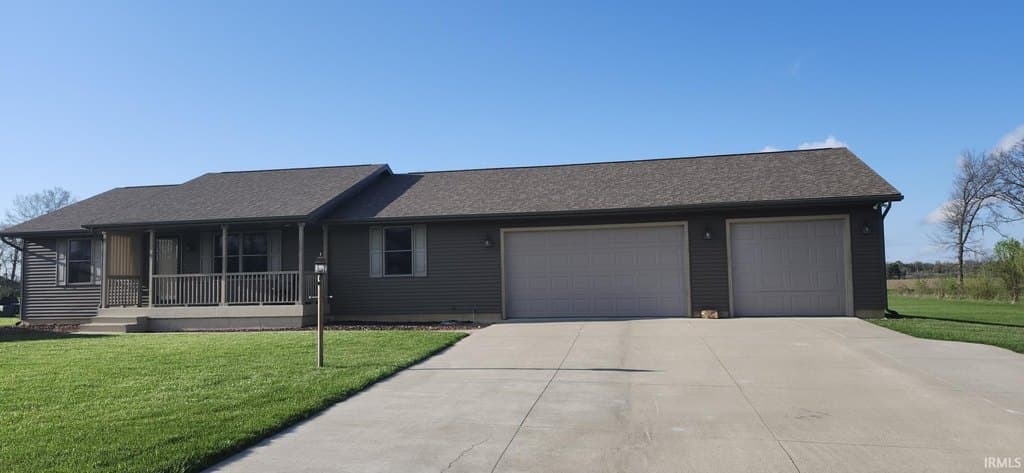 4 bedroom house for sale at 25831 Northland Crossing Dr Simonton Lake 46514 - $314,900
