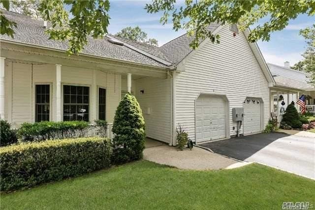 1 bedroom condo for sale at 6 Oyster Cove Ln Blue Point - $514,000