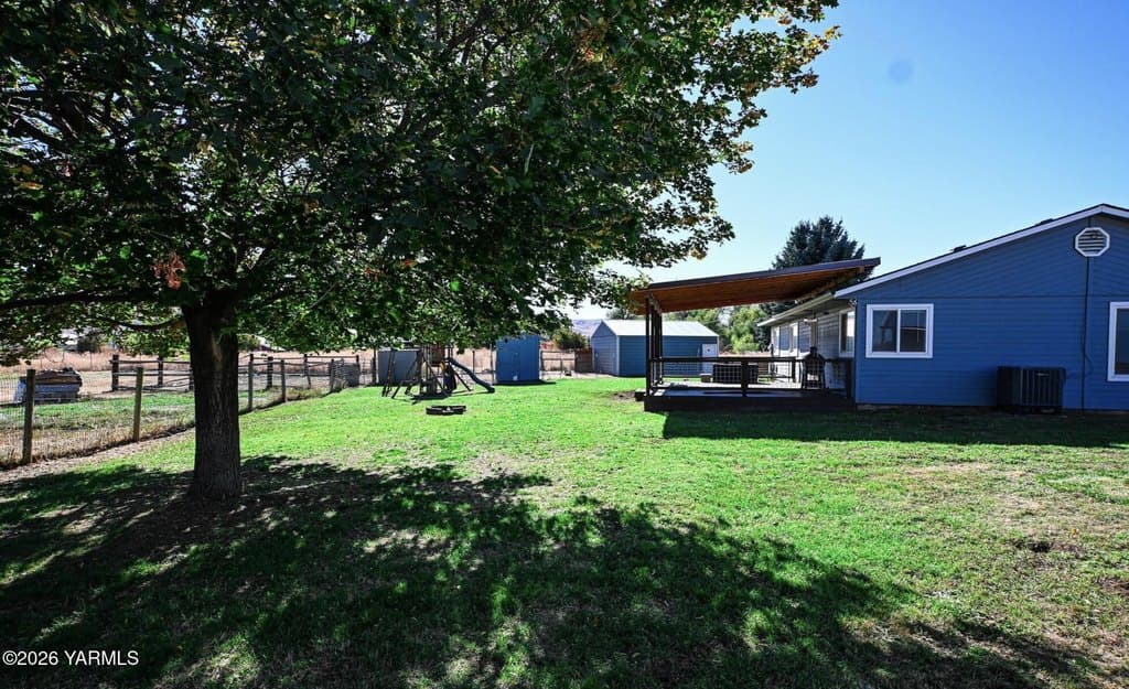 3 bedroom house for sale at 9621 Meadowbrook Rd Yakima - $535,000