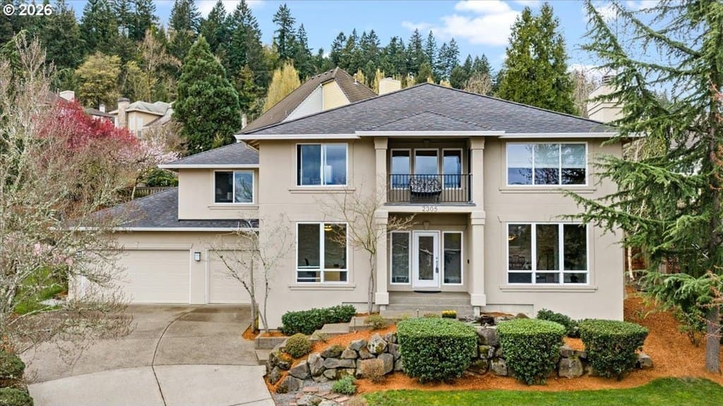 4 bedroom house for sale at 2305 Stonehurst Ct Lake Oswego 97034 - $1,150,000