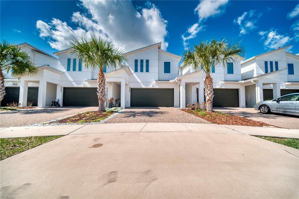 3 bedroom townhouse for sale at 3390 Bellezza Ct Kissimmee - $299,000