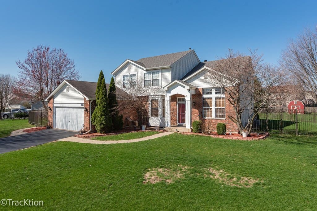 3 bedroom house for sale at 323 Mallard Ln Sugar Grove 60554 - $429,000