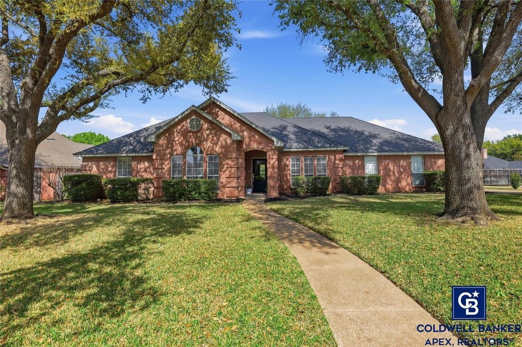 3 bedroom house for sale at 703 Brandon Dr Cleburne 76033 - $410,000