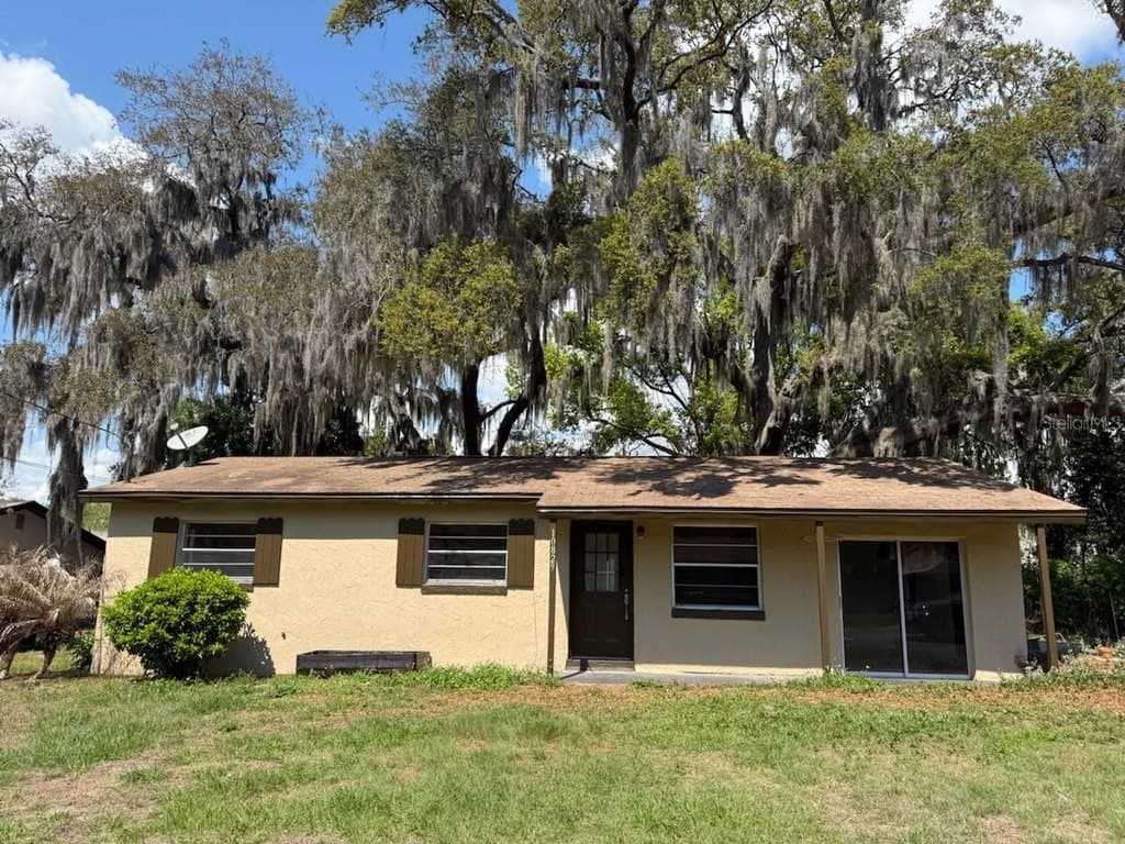 3 bedroom house for sale at 10829 Margaret Dr Tavares 32778 - $220,000
