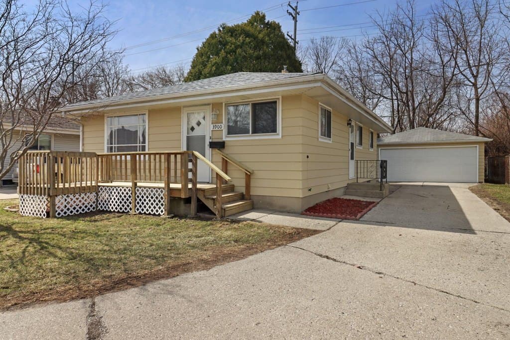 3 bedroom house for sale at 3900 11th Ave Kenosha 53140 - $239,000