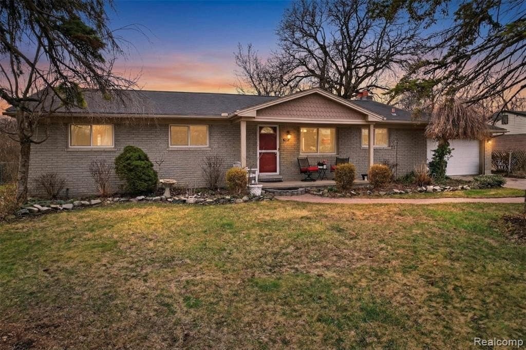 4 bedroom house for sale at 447 Lange Dr Troy 48098 - $524,800