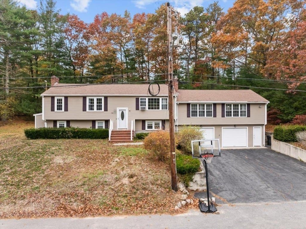 4 bedroom house for sale at 34 Surrey Dr Plymouth 02360 - $689,999