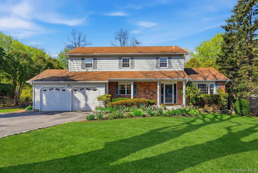 4 bedroom house for sale at 35 E Neck Rd Huntington 11743 - $1,199,000