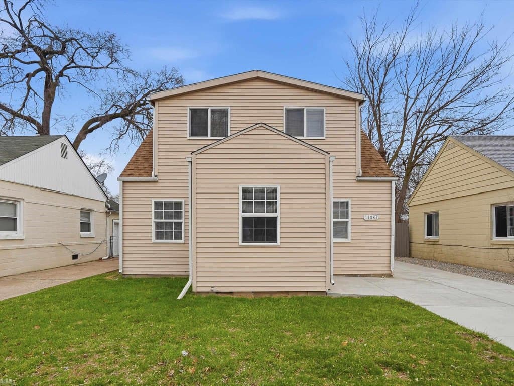 4 bedroom house for sale at 11083 Ford Ave Warren 48089 - $135,000