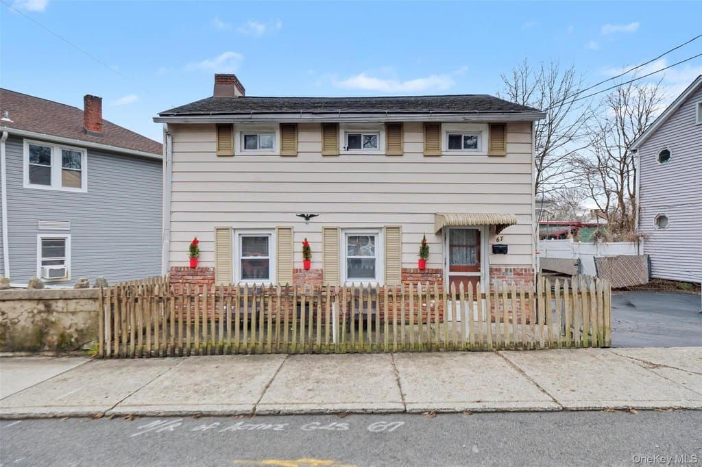 3 bedroom house for sale at 67 Spring St Beacon - $470,000