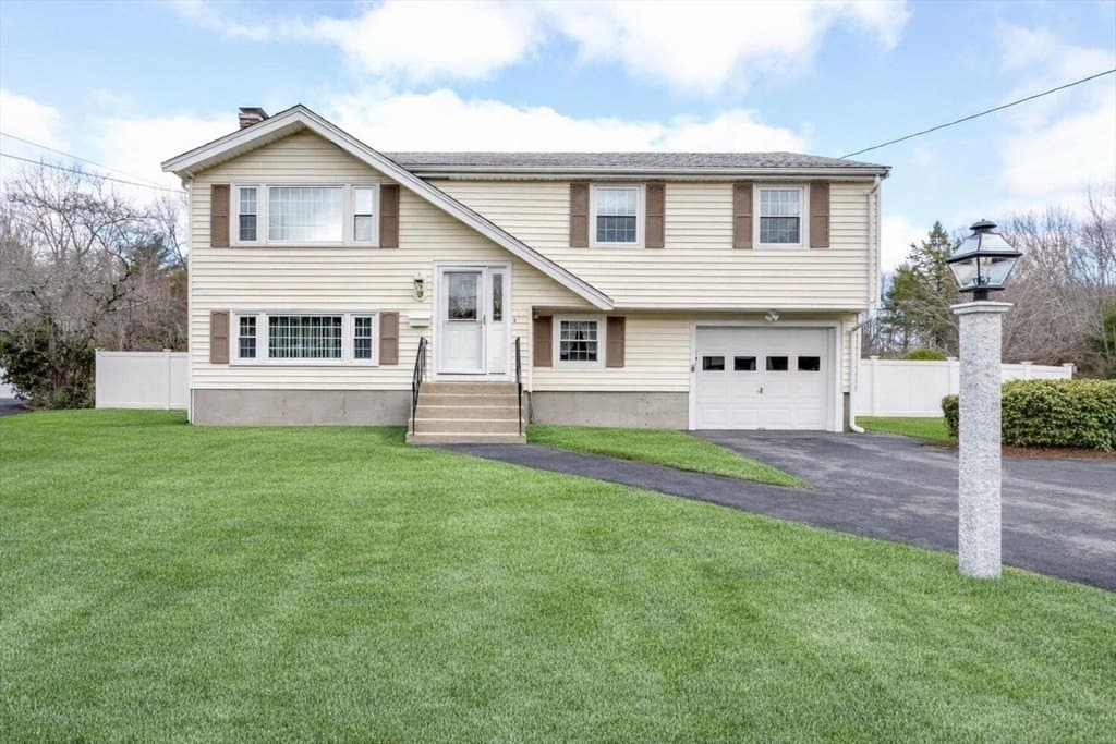 4 bedroom house for sale at 134 Curtis Ave Stoughton 02072 - $650,000