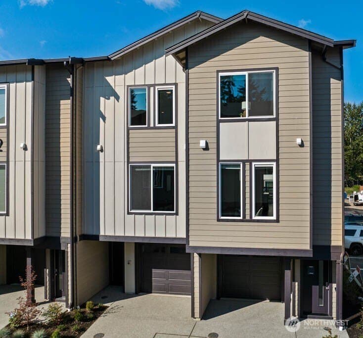 4 bedroom townhouse for sale at 14707 87th Ave SE Unit AA1 Cathcart - $749,995