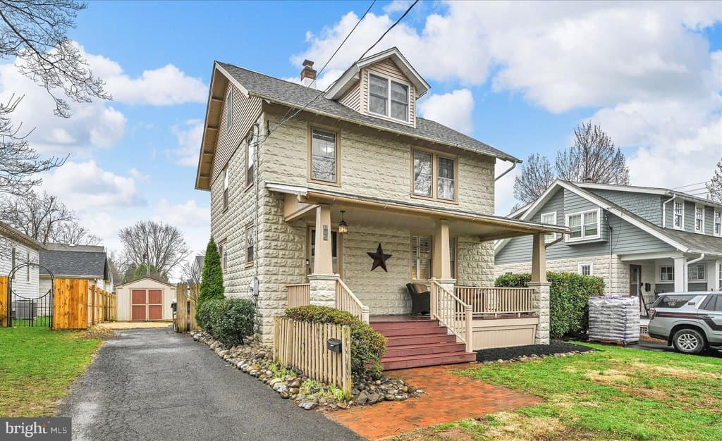 3 bedroom house for sale at 180 N Clinton St Doylestown 18901 - $799,900