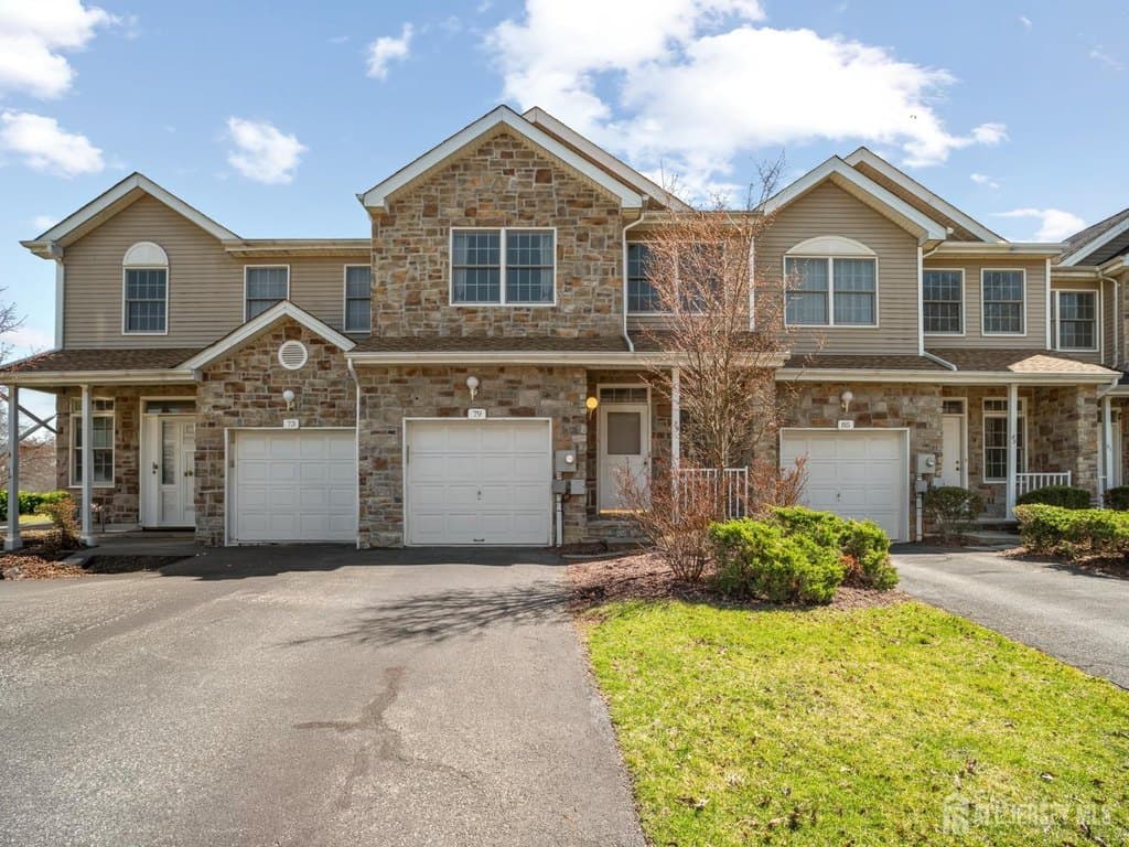 3 bedroom townhouse for sale at 79 Rhyan Dr Morristown 07054 - $734,990