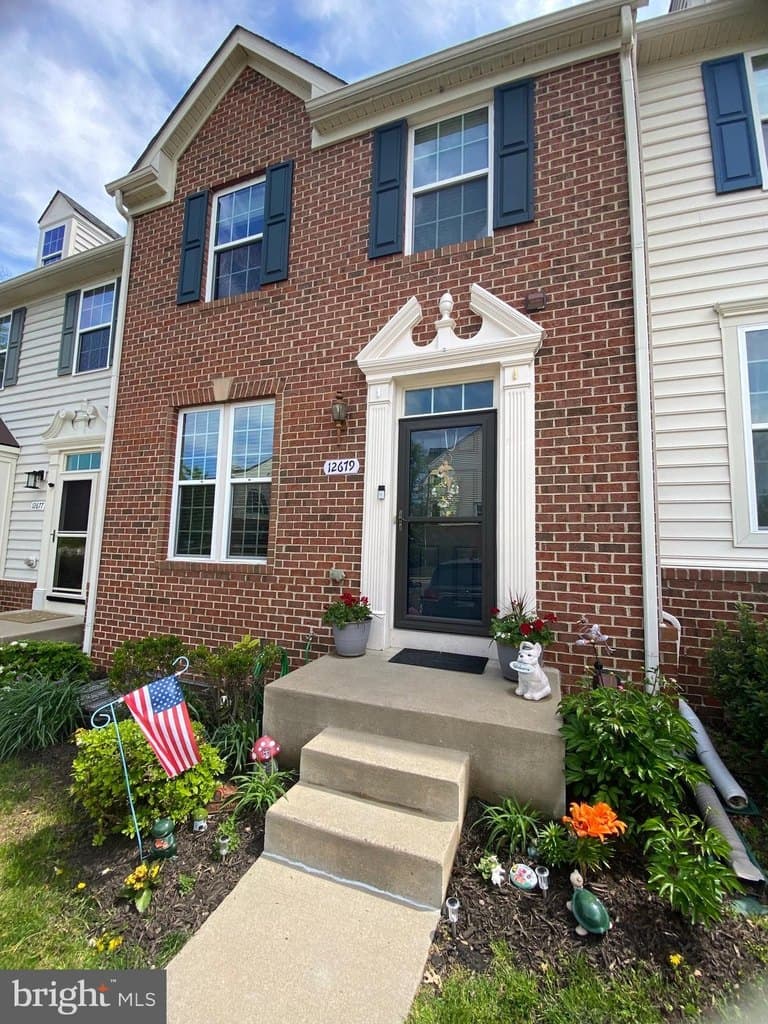 4 bedroom townhouse for sale at 12679 Stone Lined Cir Lake Ridge 22192 - $585,000
